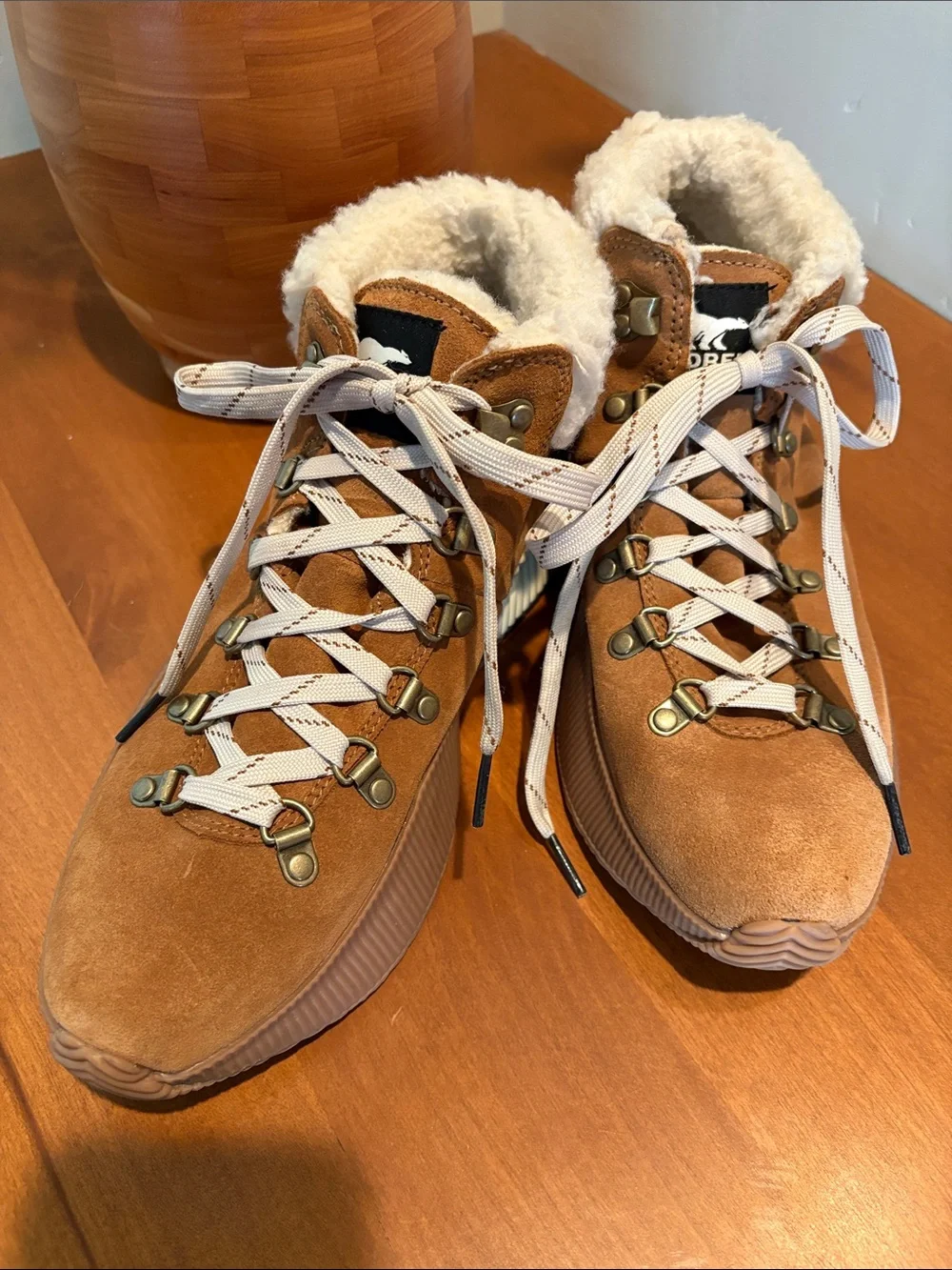 Sorel fur lined boots. Sz 8.5